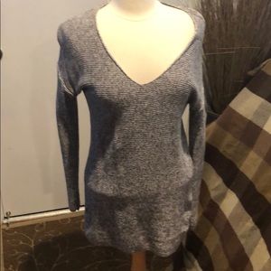 🚫🚫SOLD🚫🚫 3/$20 EUC very comfy Old Navy sweater🌸🌼